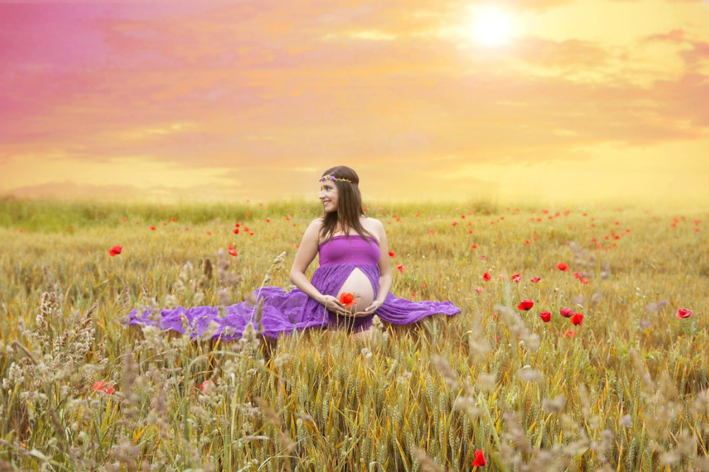 You are currently viewing A Guide to Using Aromatherapy During Pregnancy