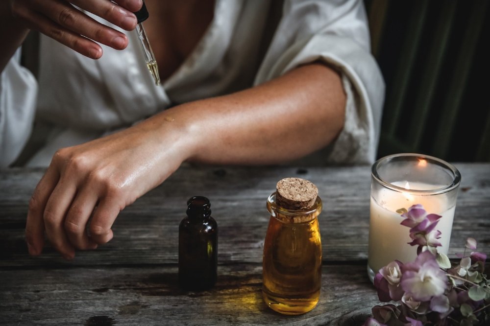 How to Use Essential Oils on Your Skin